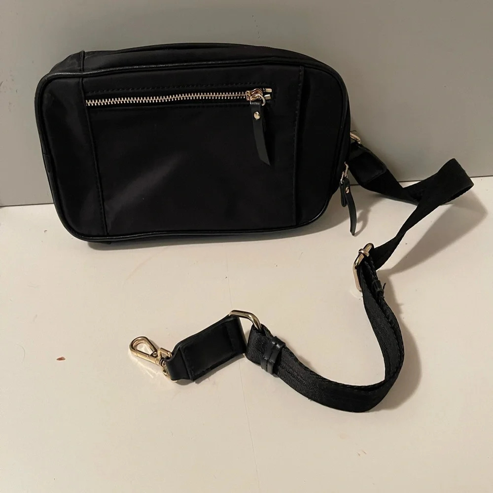 Urban beautiful men's waist bag can use as a crossbody or belt bag